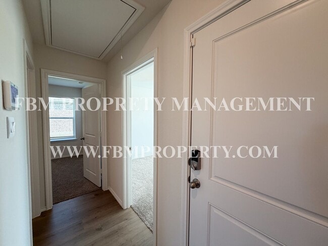 Photo - 369 Thoroughbred St