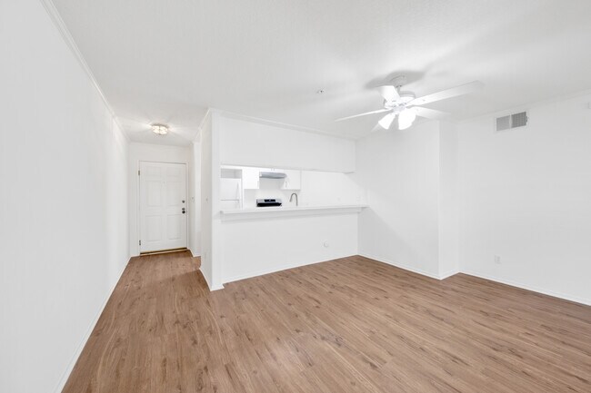 Comedor - 11044 Acama St Unidad 102