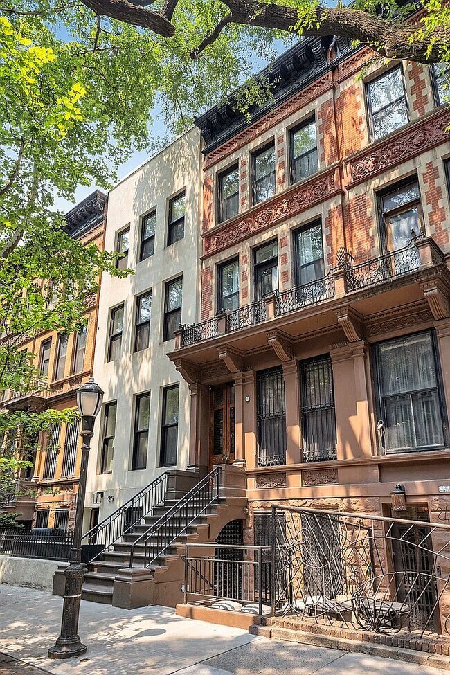 23 W 94th St