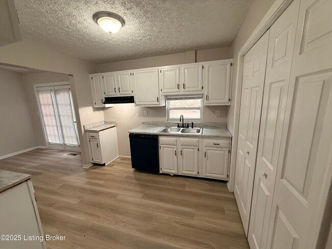 Photo - 8401 Roseborough Rd