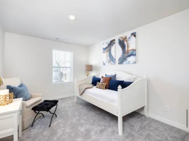Photo - 2712 Fordham St