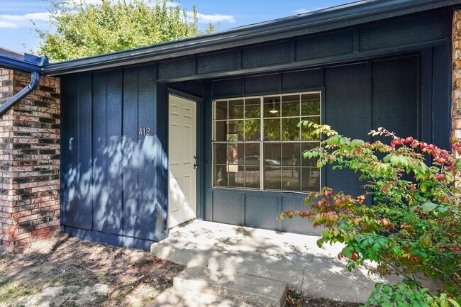 Photo - 412 W Austin St