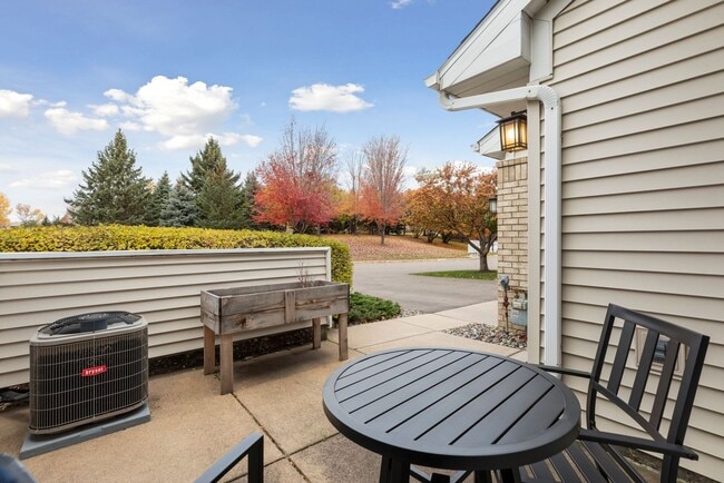 Photo - Great 2 bedroom, 1.5 bathroom Townhome in ...
