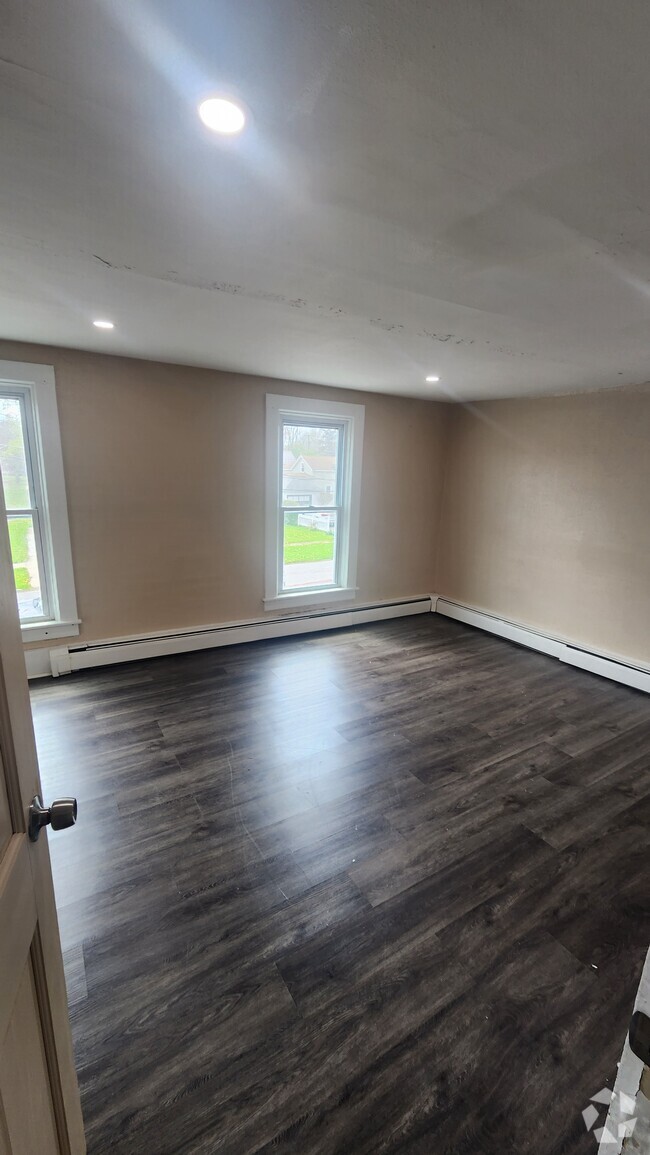 Building Photo - 178 W 2nd St Unit Upper Rental
