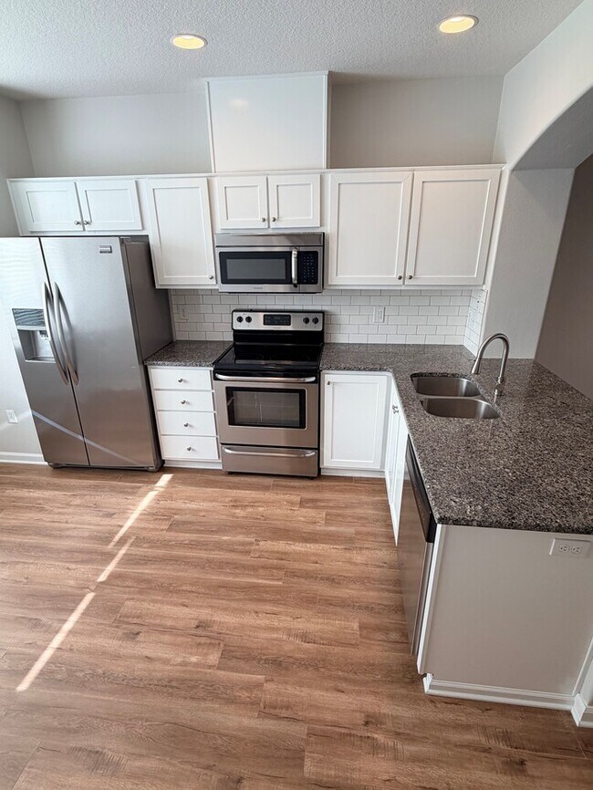 Photo - Beautiful Home in FABULOUS Location - Min ... Unit 103