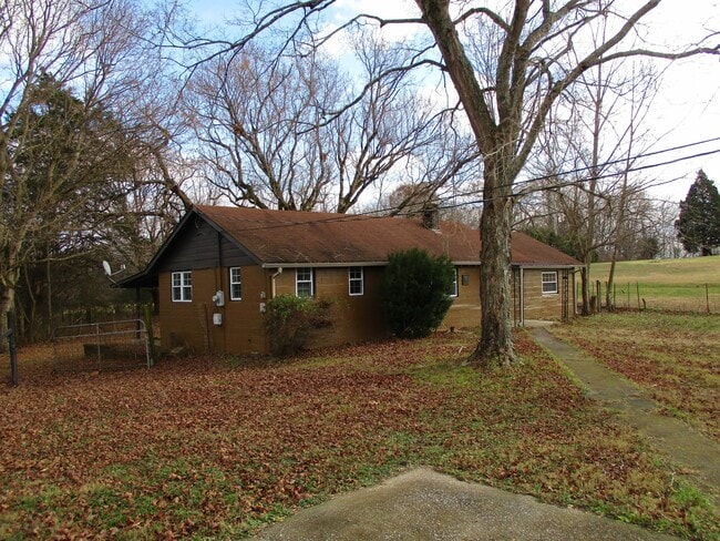 Photo - 2 Bedroom Home For Rent Over The River!