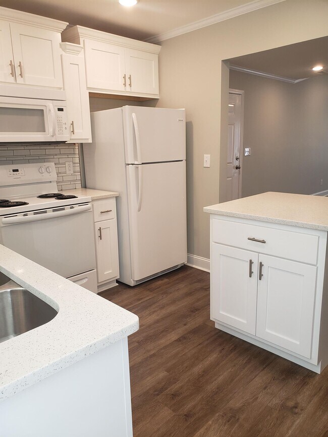 Photo - 704 Burroughs St