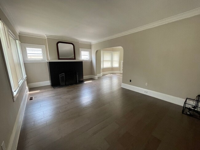 Photo - Immediate Move In or Nov 1st Beautiful 3 B...