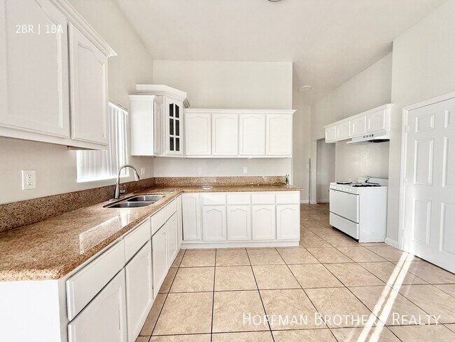 Photo - 851 W 93rd St Unit B