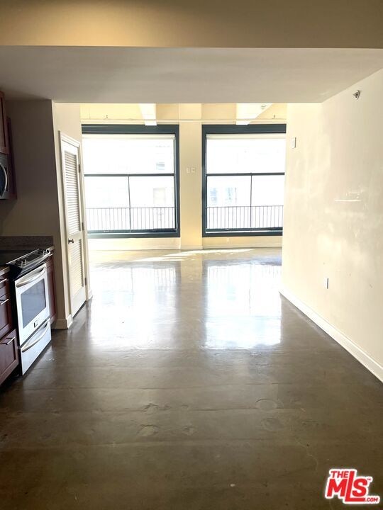 Photo - 315 W 5th St Unidad 710