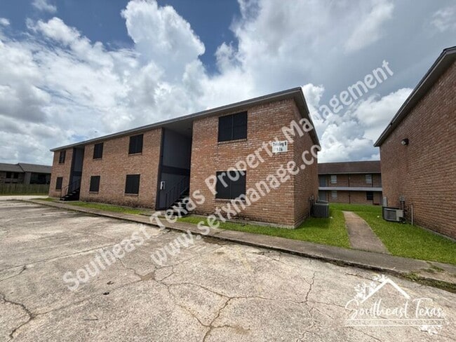 Building Photo - 4110 Arthur St Unit #15
