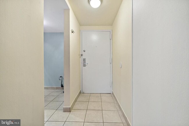 Building Photo - 2001 Hamilton St Unit 2016