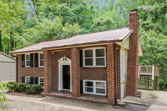 Photo - 2870 Valley Brook Dr SW