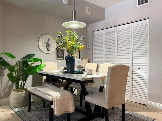 5085 NW 7th St Unit 406