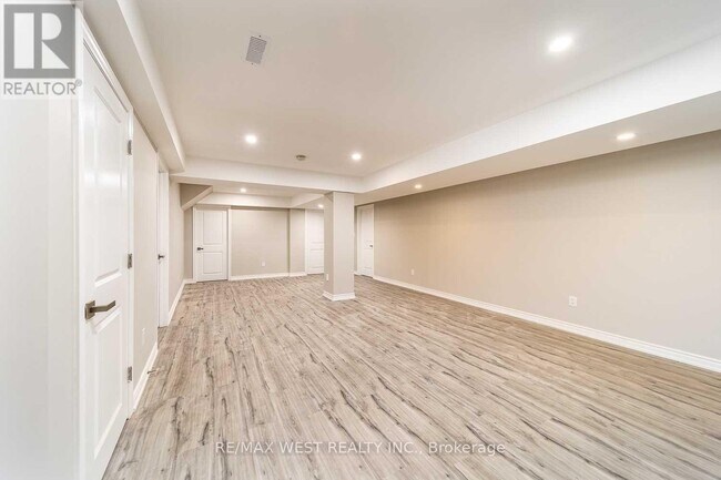 Photo - 111 Ironside Dr