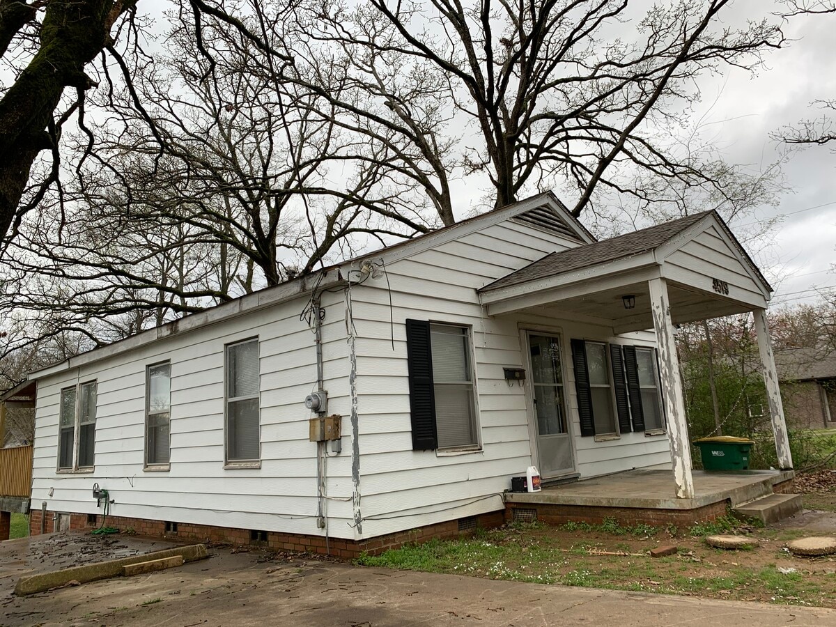 Photo - 4519 Schaer St