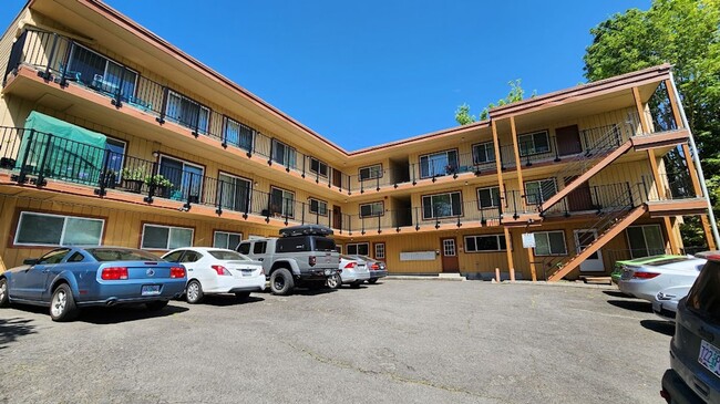 Photo - CarFa12 Unit 533c8cec-f91e-11ea-82bc-028b41fdf1b6