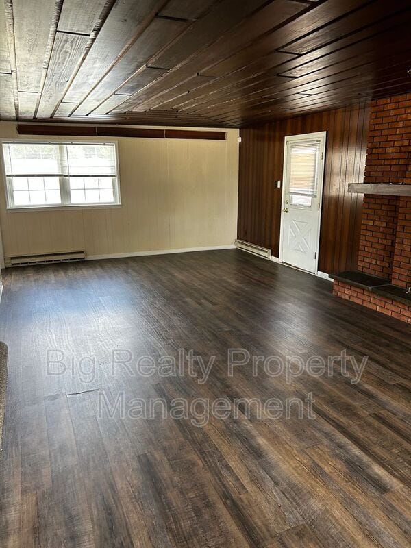 Photo - 88 N Main St