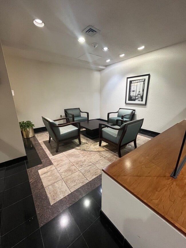 Photo - 203 Yoakum Pkwy Unit 203 Yoakum Parkway #1218