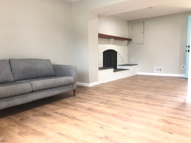 Building Photo - 13711 Pennsboro Dr Unit Walkout Basement