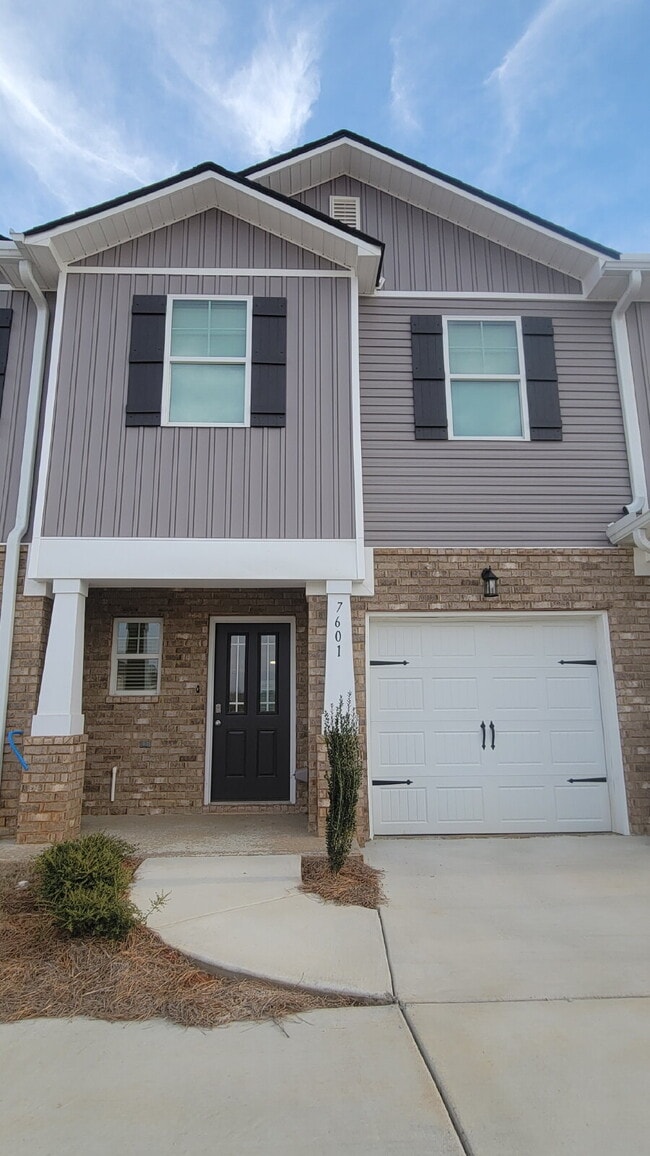 Building Photo - Section 8 Accepted!!! "Discover Comfort and Style: 3-Bed, 2.5-Bath Gem with Granite Elegance in H...