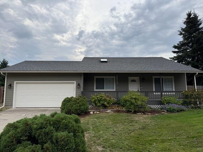 Building Photo - Updated 3 Bed 2 Bath Home With Brand New 2...