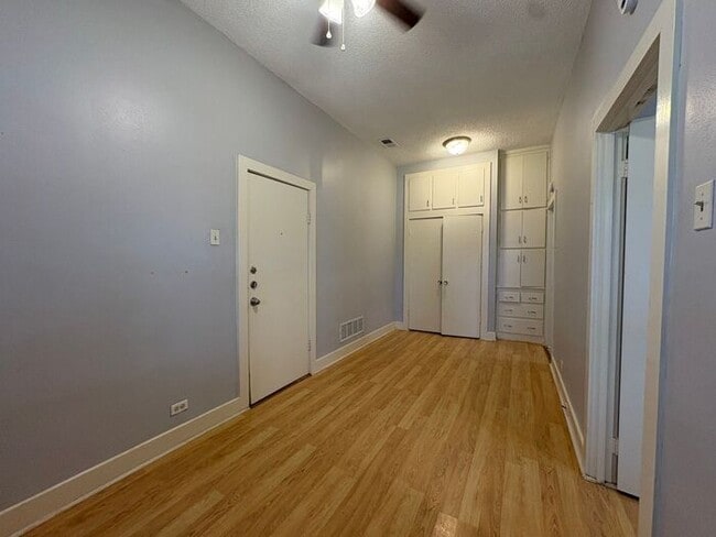 1 Bed 1 Bath at Broadway Apartments! All B... - 1 Bed 1 Bath at Broadway Apartments! All B...