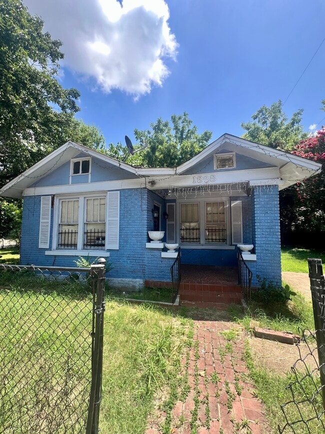 Building Photo - House For Rent