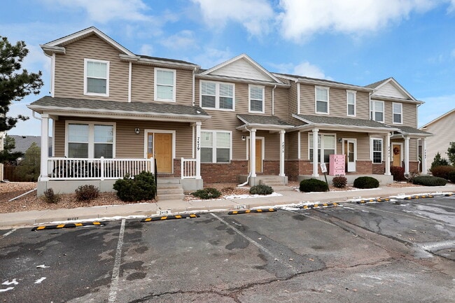 Updated 2-Bed Townhome Just Minutes from F... - Updated 2-Bed Townhome Just Minutes from F...