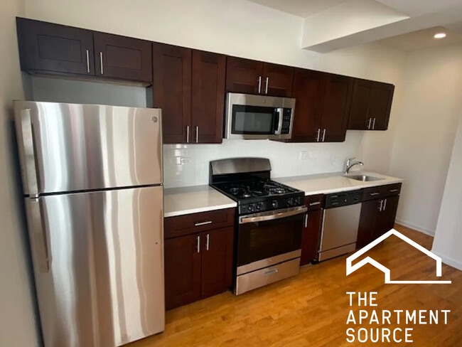 Building Photo - 1555 N Mohawk St Unit 2b Rental