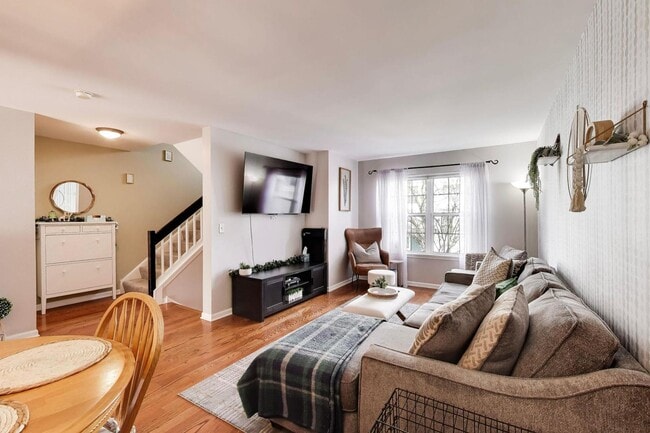 Photo - 590 Triumph Ct