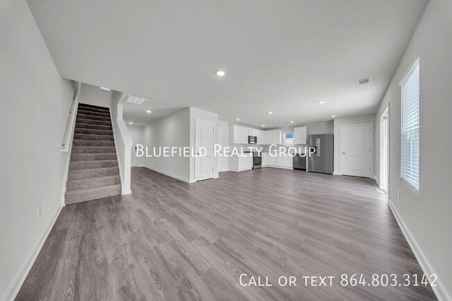 Photo - 161 Davis Dr