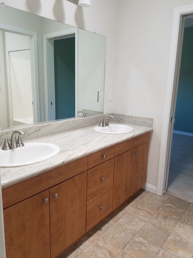 Photo - 3bd/2.5ba Condo w/ Attached Garage, Available July 31, 2026