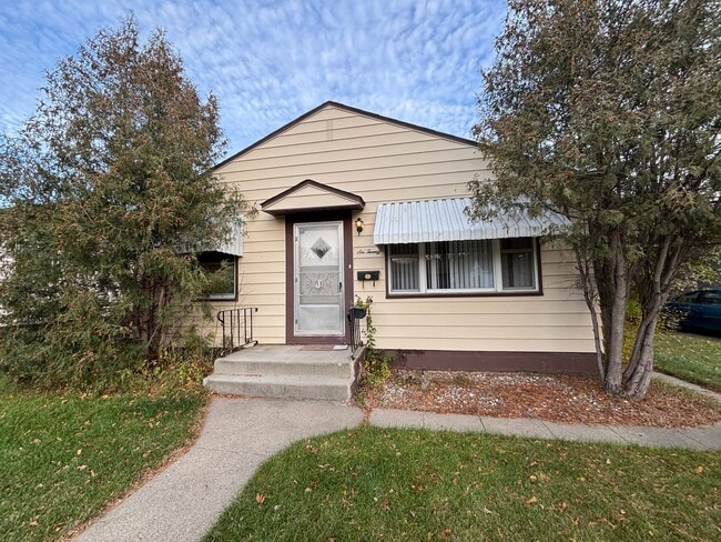 Building Photo - 2 Bedroom Home