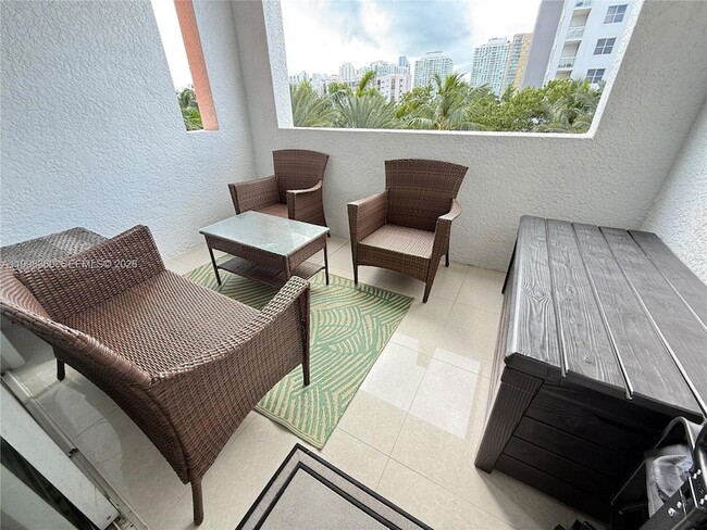 Photo - 17100 N Bay Rd Unidad 1502