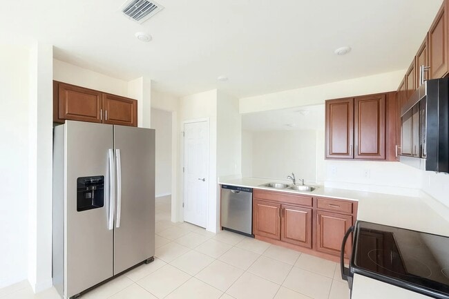 Photo - 211 NE 20th St