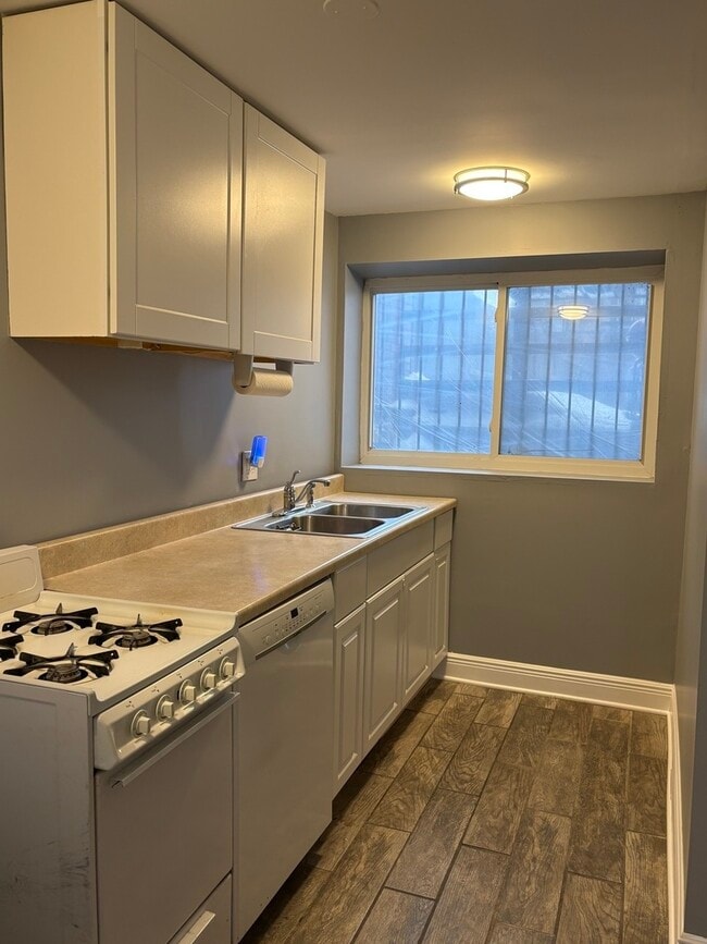 Photo - 522 N Troy St