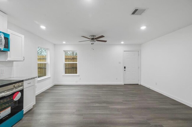 Photo - For Lease | 3 Bed, 2 Bath |1,150 Sq Ft