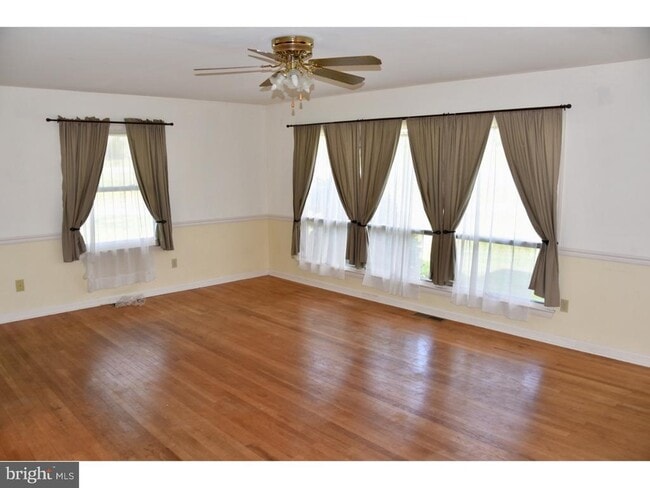 Building Photo - 911 Grings Hill Rd