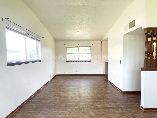 Photo - 4841 Newport Dr