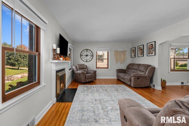 Photo - 2133 Warren St