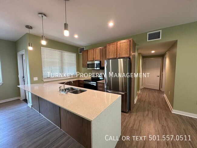 Building Photo - 3223 Kavanaugh Blvd Unit 1C