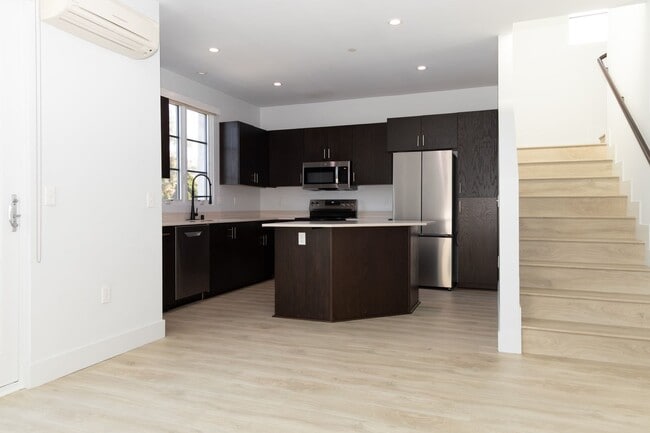 Building Photo - Santa Clara Courts Apartments of Ventura