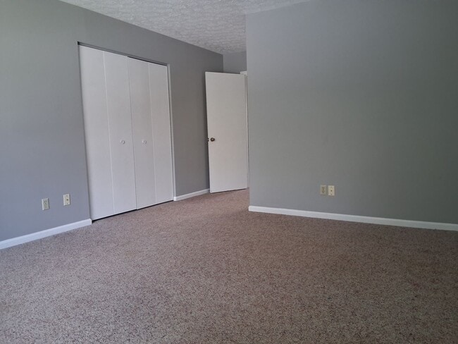 Photo - 822 Village Dr