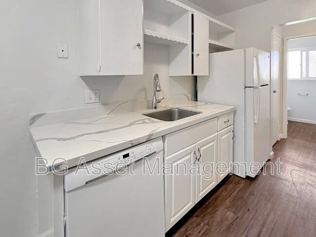 Photo - 1938 Ethan Wy Unit 9
