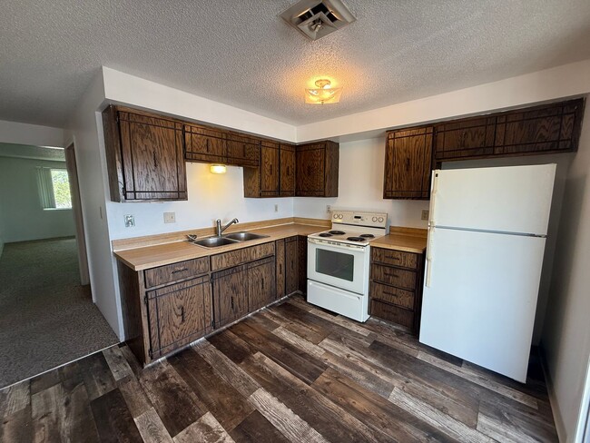Photo - 240 Margaret Dr Unit Thompson 240 Margaret Drive 2B
