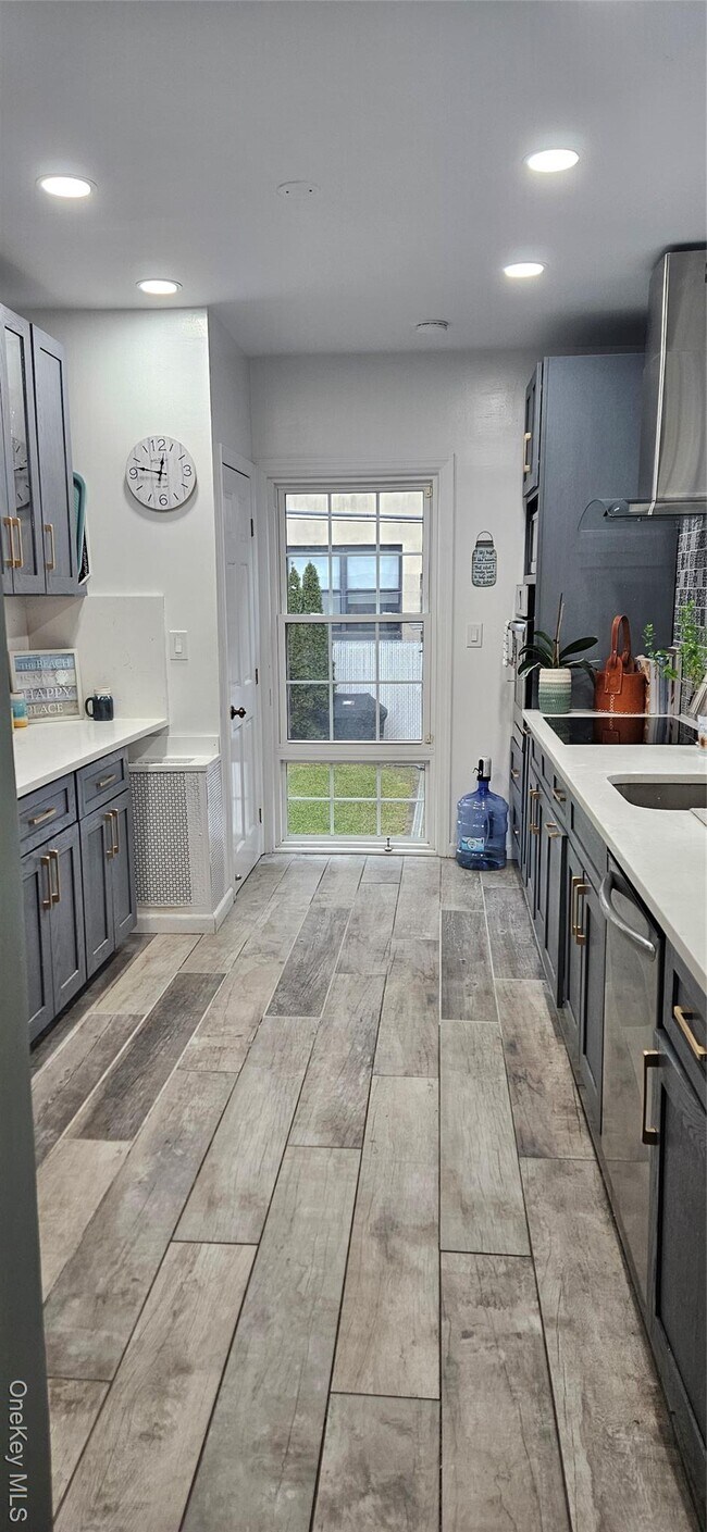 Photo - 218 W Chester St