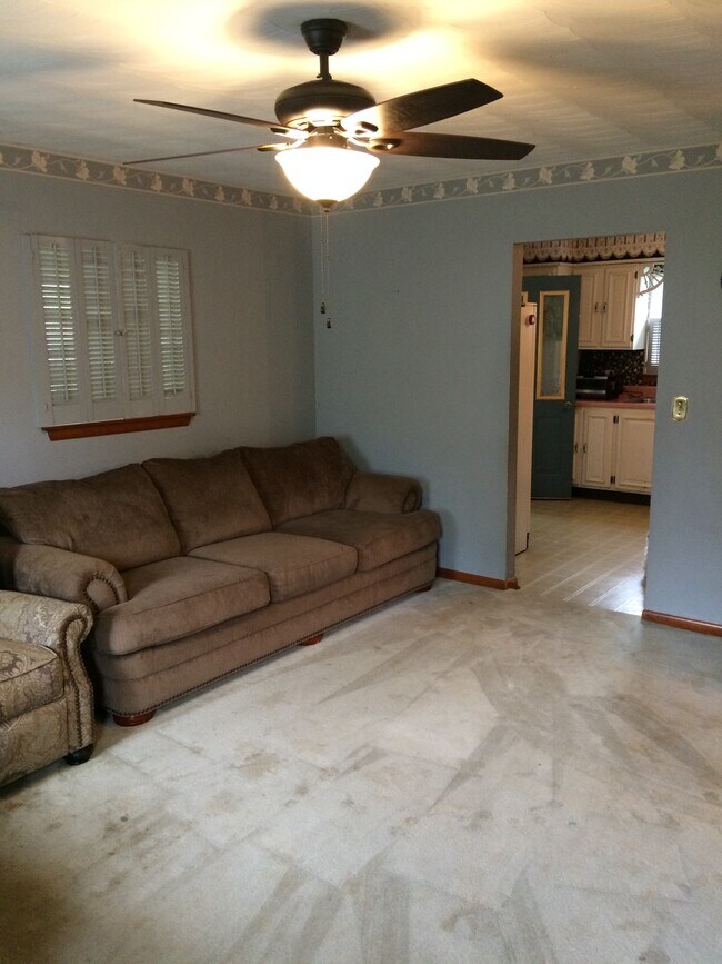 Photo - 422 Charwood Dr