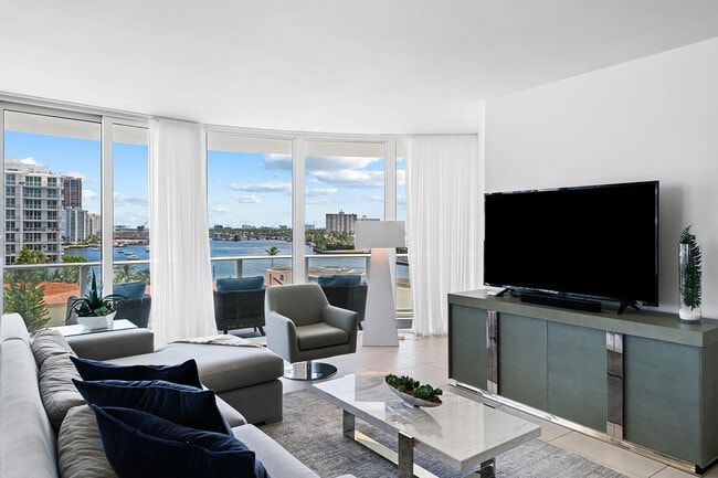 Building Photo - 401 N Birch Rd Unit 700