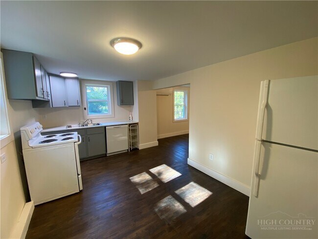 Photo - 503 Von Turner Rd